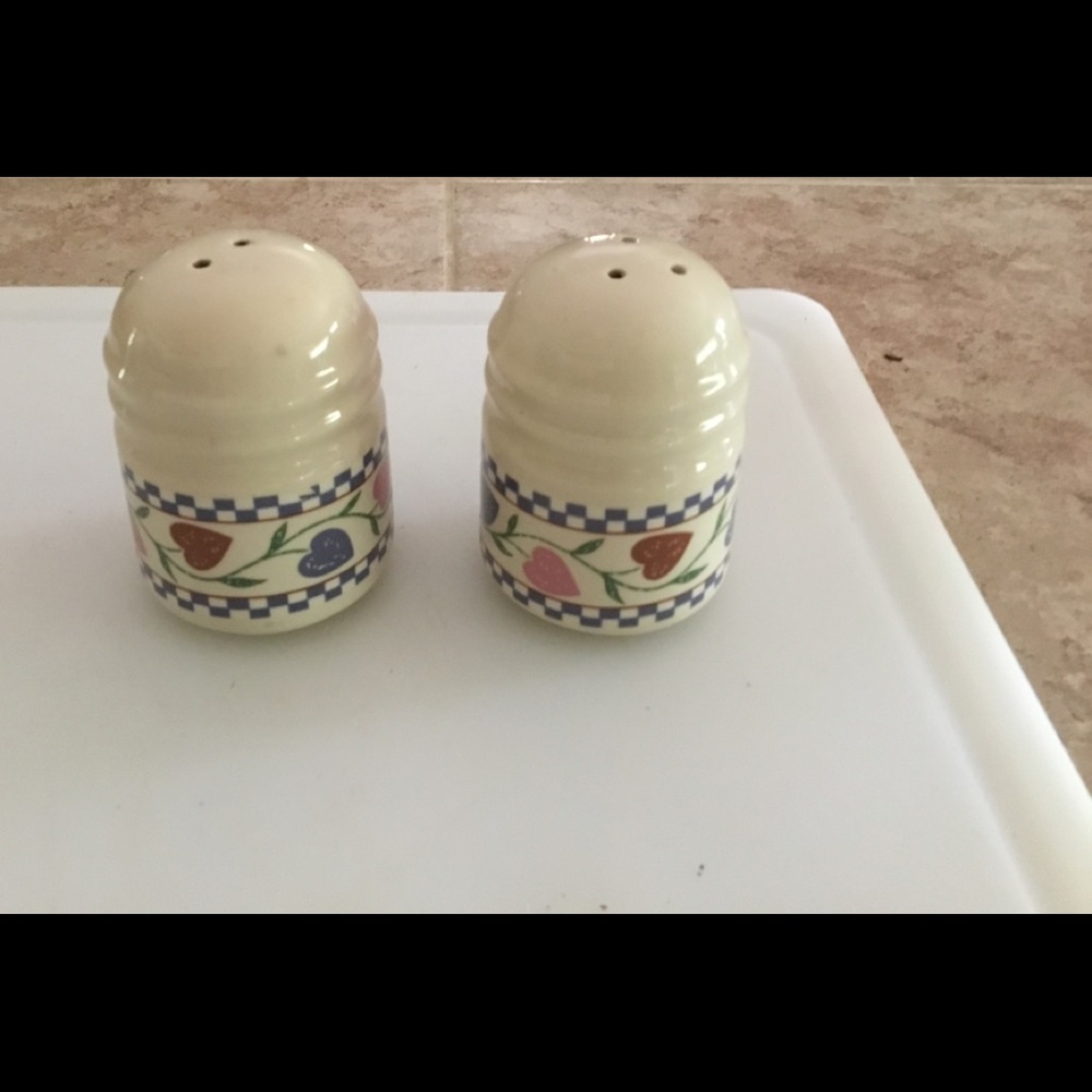 Salt and pepper shaker